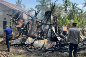 Rumah Kontrakan Guru di Pasir Wan Salim Hangus Terbakar, Penghuni Sedang Mudik ke Pontianak